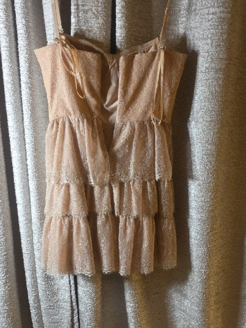 BCBGMaxAzria Strapless Blush-Pink Lace Tiered Dress Size 1p - Picture 5 of 6